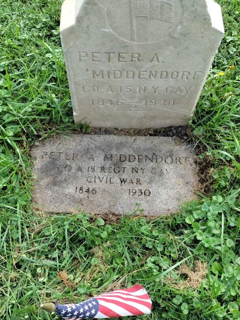 Peter A. Middendorf's grave. Photo 4