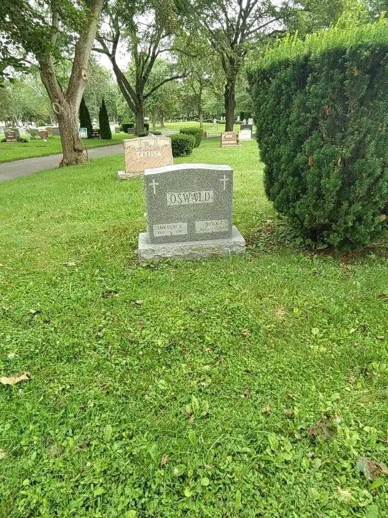 Leon B. Oswald's grave. Photo 1