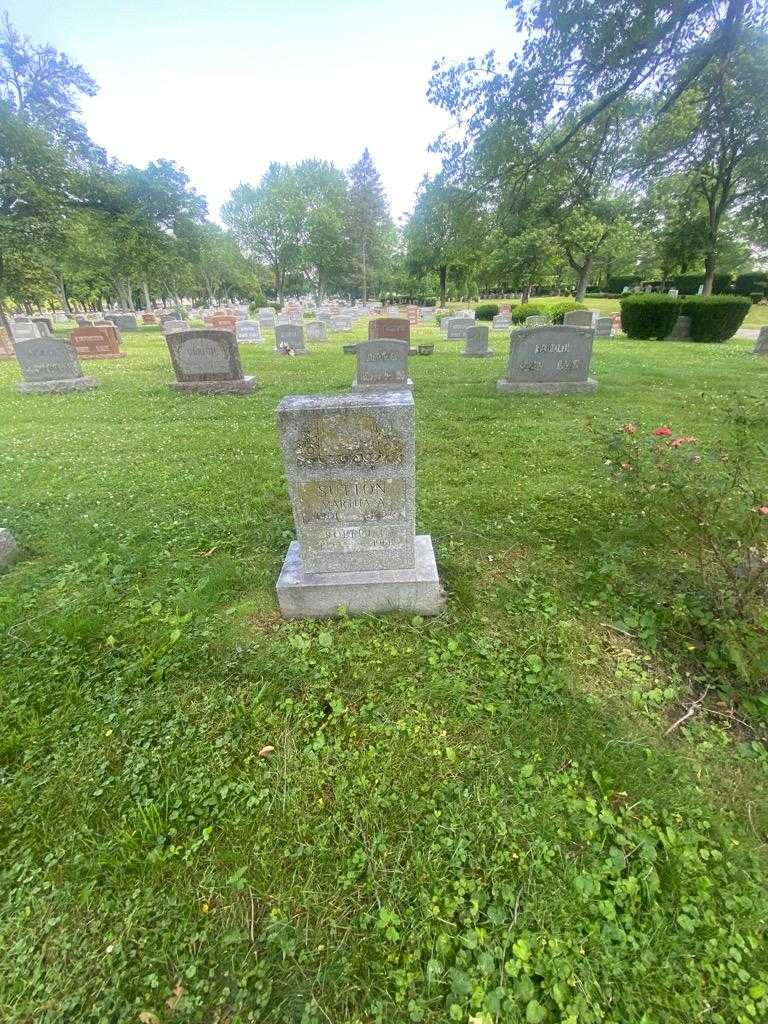 Robert C. Sutton's grave. Photo 1