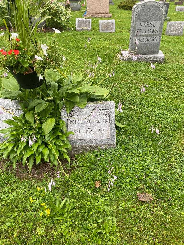 Robert Kneeskern's grave. Photo 2