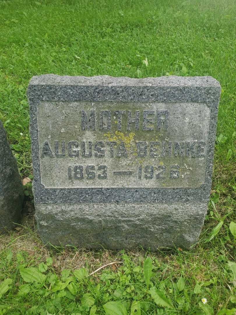 Augusta Behnke's grave. Photo 4