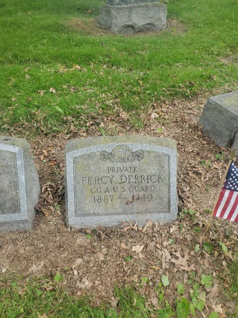 Percy Derrick's grave. Photo 2