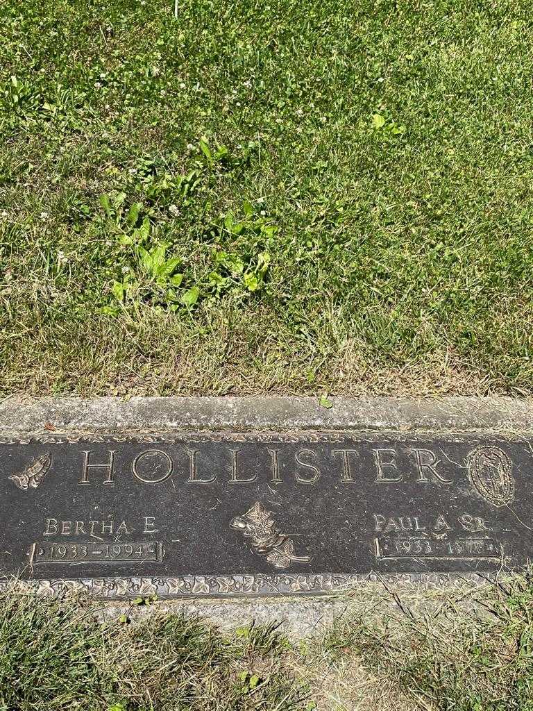 Paul A. Hollister Senior's grave. Photo 3