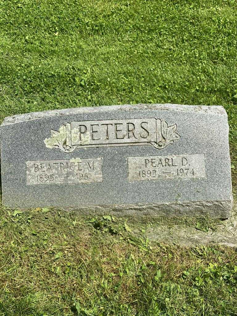 Mr. Pearl D. Peters's grave. Photo 3