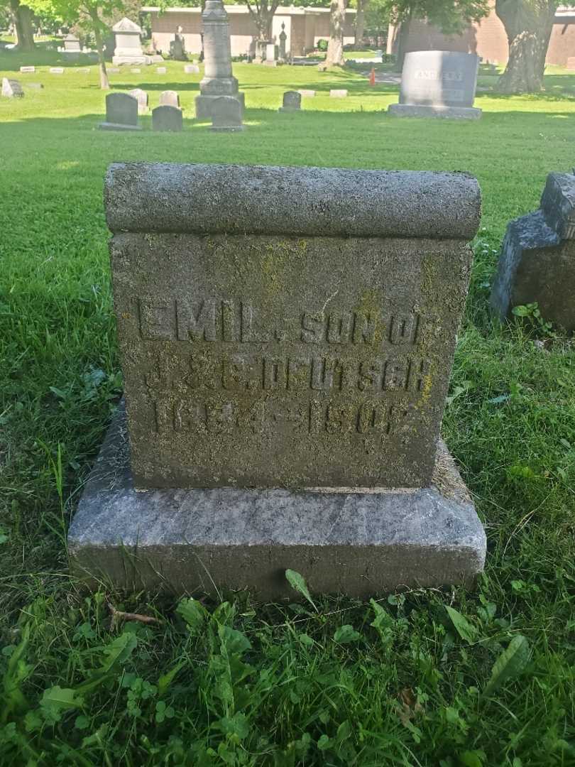 Emil Deutch's grave. Photo 1