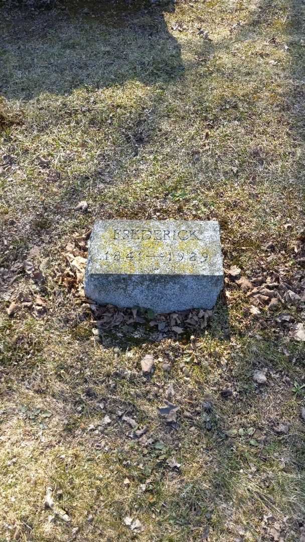 Frederick Yehling's grave. Photo 3