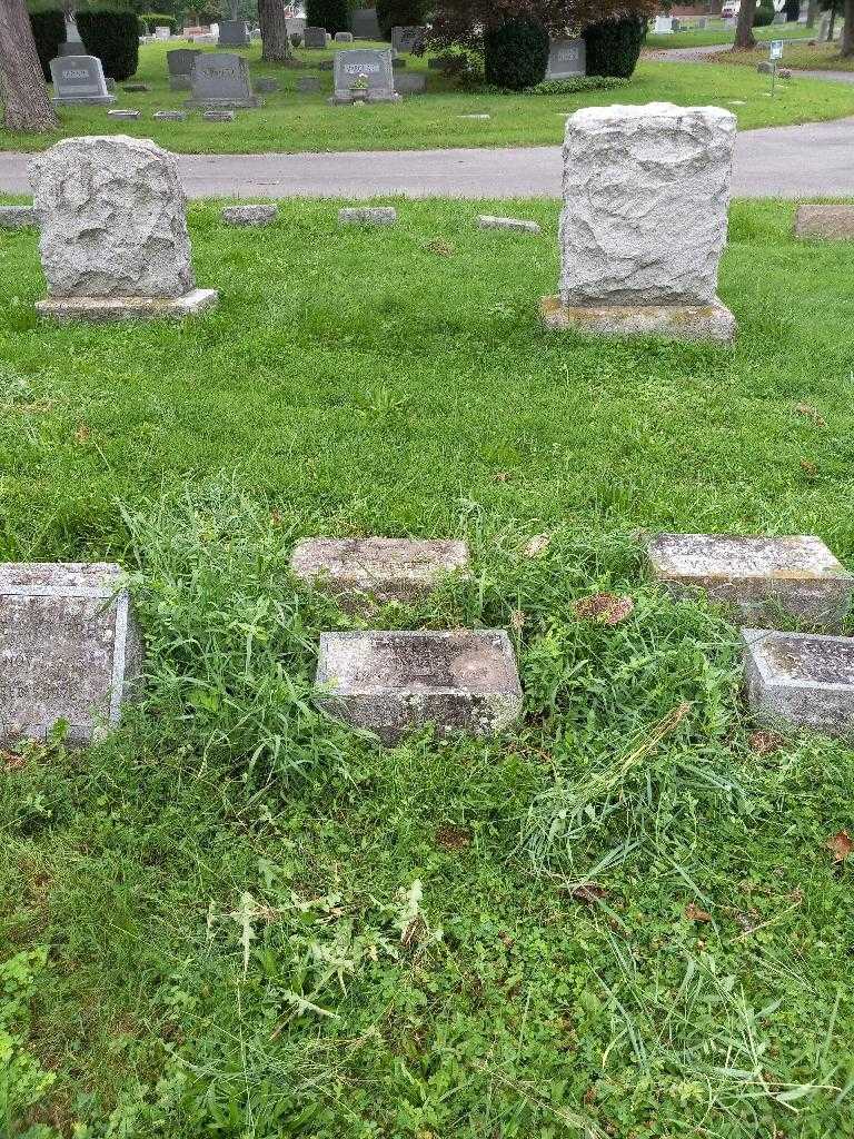 Ethel M. Smith's grave. Photo 1