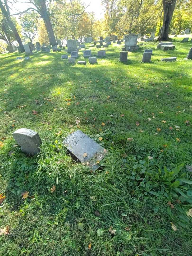 Fred K. Paddock's grave. Photo 1