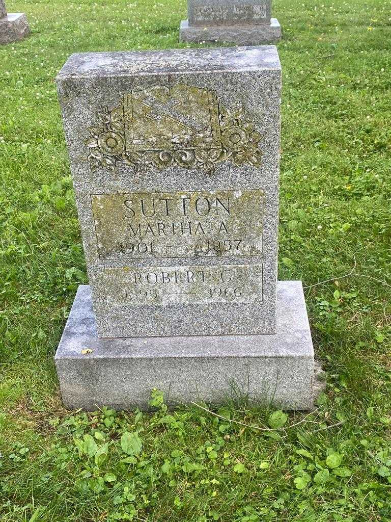Robert C. Sutton's grave. Photo 3