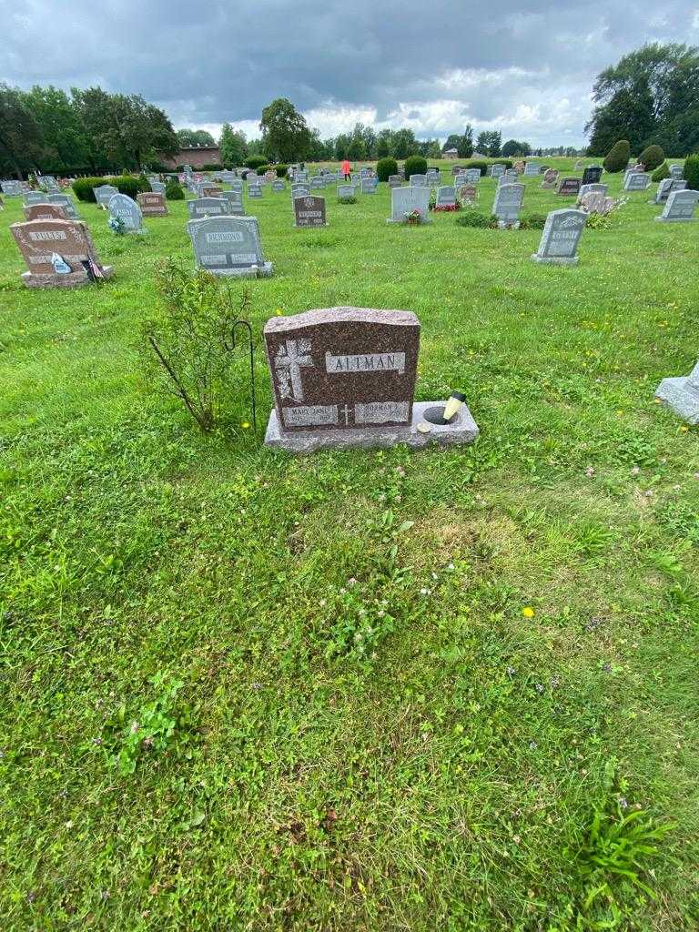 Norman E. Altman's grave. Photo 1