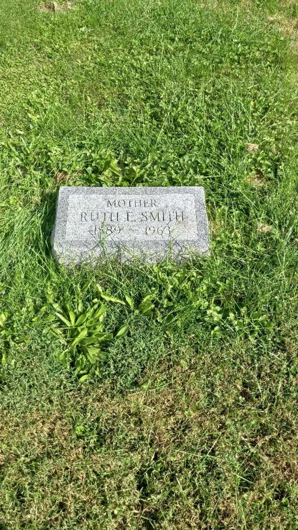 Ruth E. Stewart Smith's grave. Photo 2