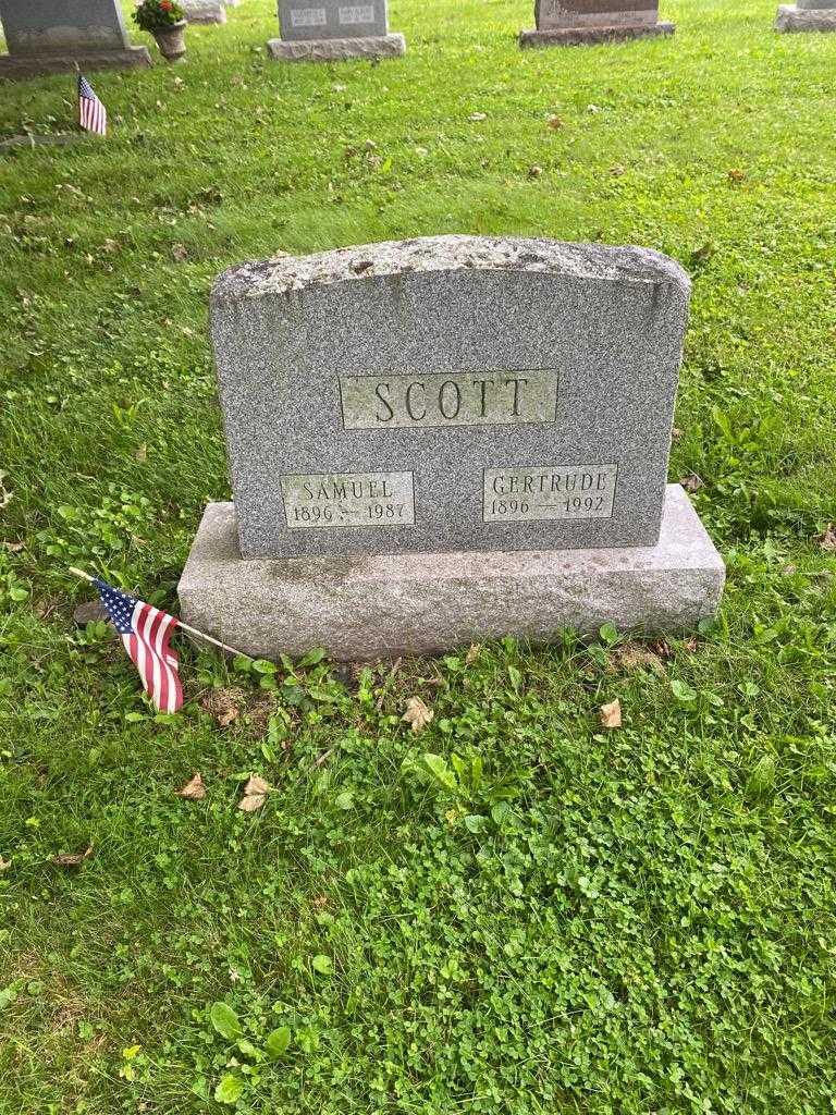 Gertrude Scott's grave. Photo 2