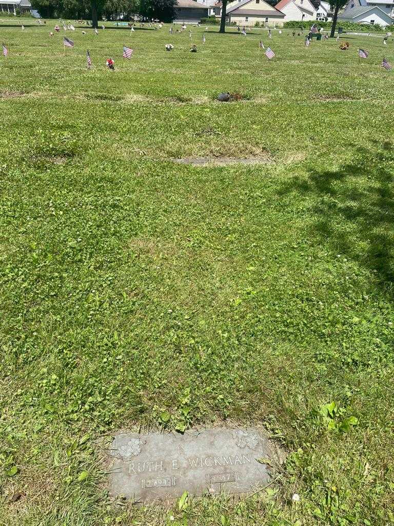 Ruth E. Wickman's grave. Photo 3