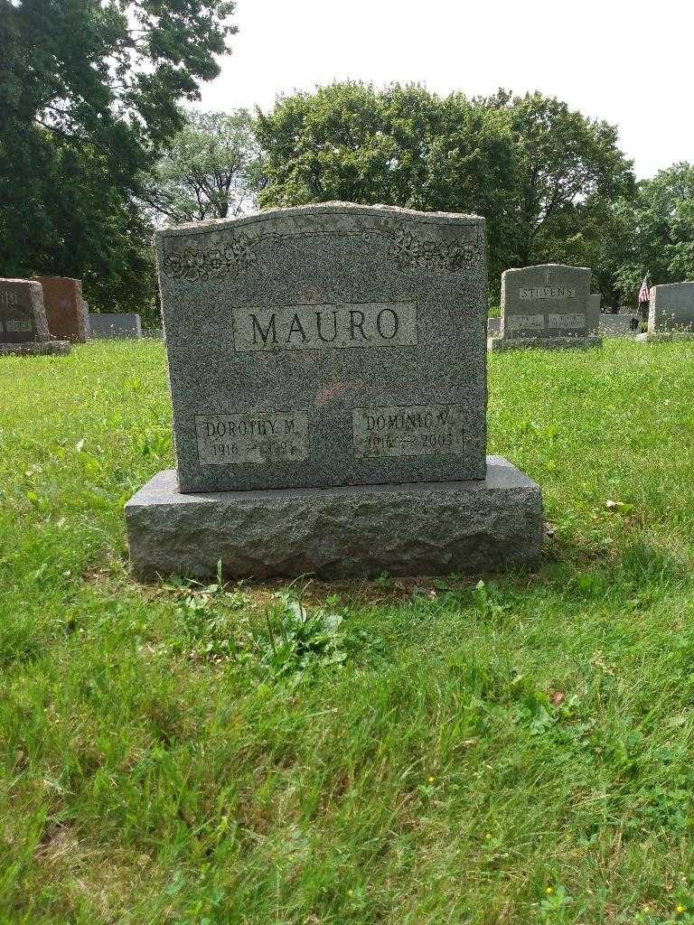 Dominic V. Mauro's grave. Photo 2