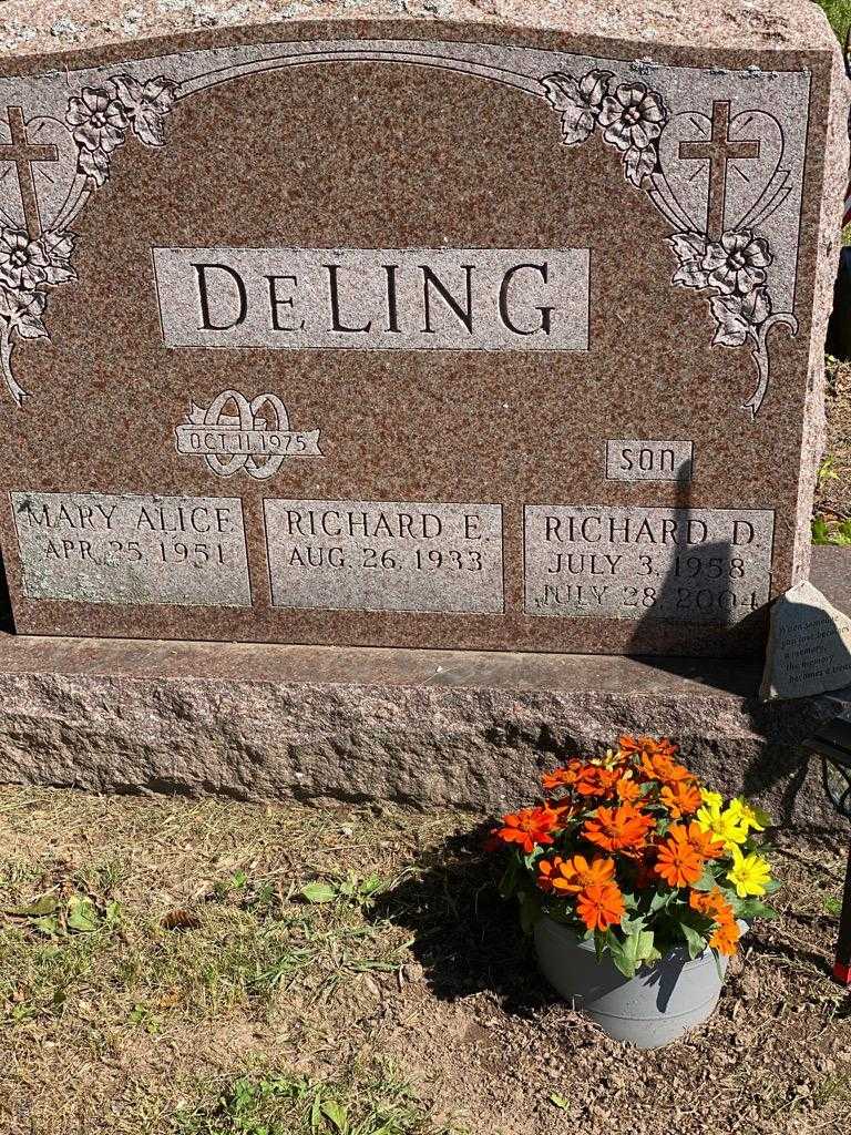 Richard Earl "Dick" DeLing's grave. Photo 4