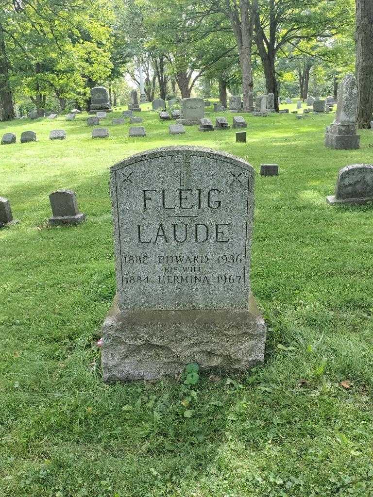 Edward E. Laude's grave. Photo 2