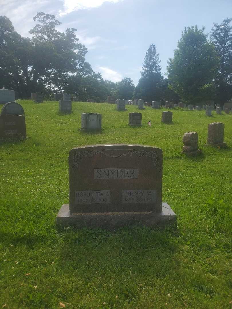Henry W. Snyder's grave. Photo 3