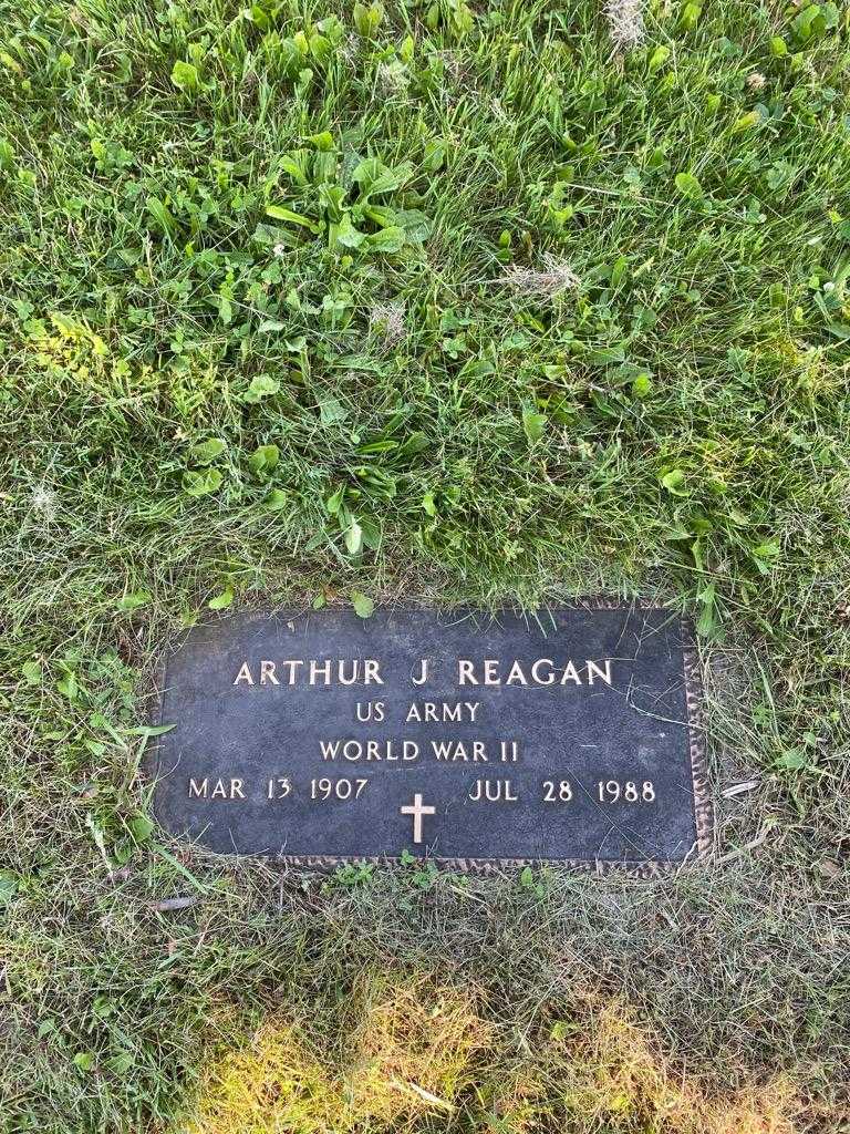 Arthur J. Reagan's grave. Photo 3