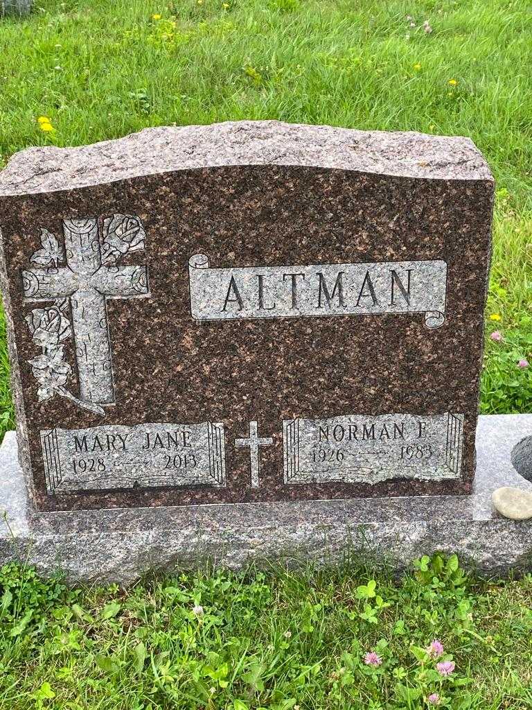 Norman E. Altman's grave. Photo 3