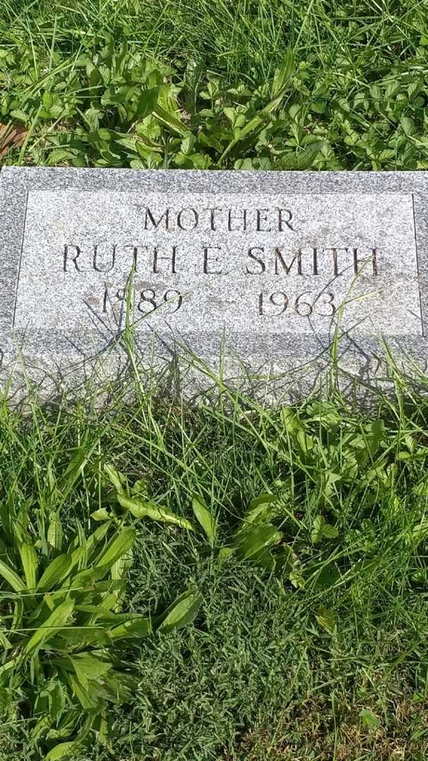 Ruth E. Stewart Smith's grave. Photo 3