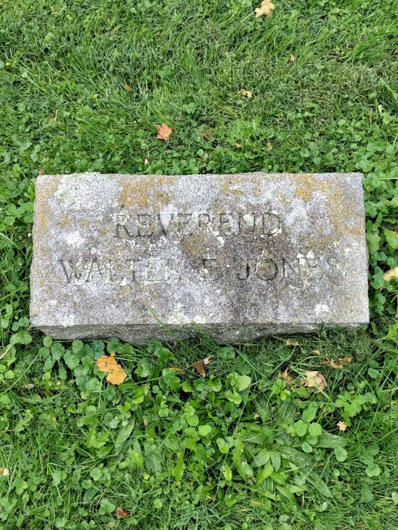 Reverend Walter E. Jones's grave. Photo 3