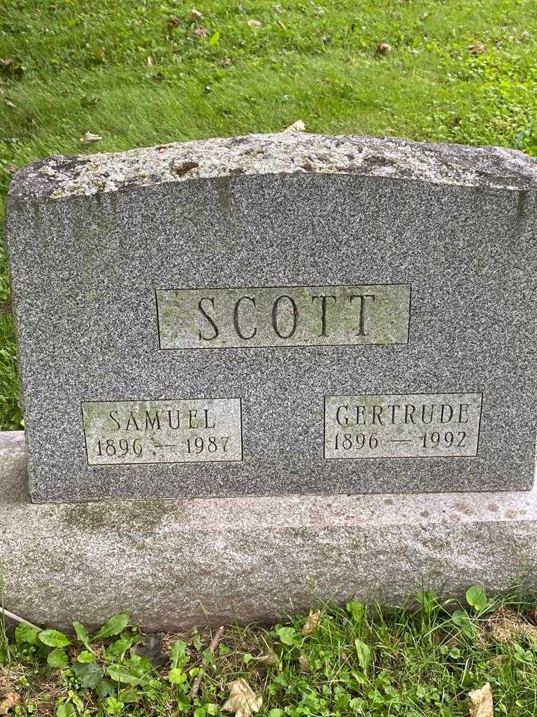 Gertrude Scott's grave. Photo 3