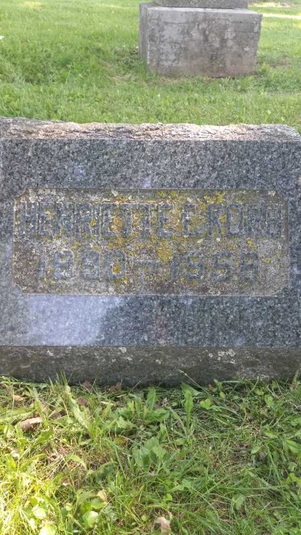 Henriette E. Korb's grave. Photo 4
