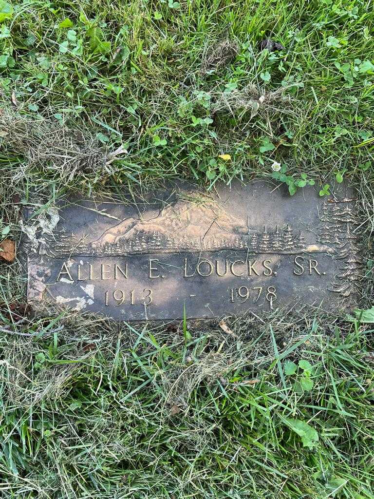 Allen E. Loucks Senior's grave. Photo 1