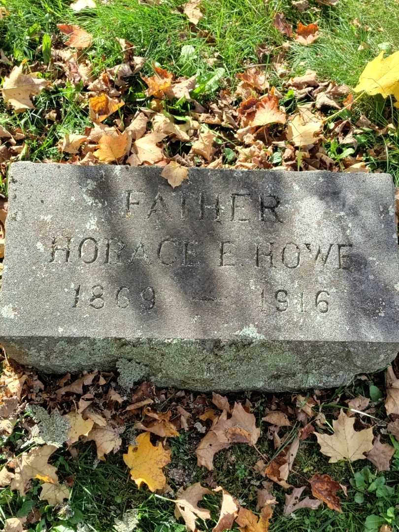 Horace E. Howe's grave. Photo 3