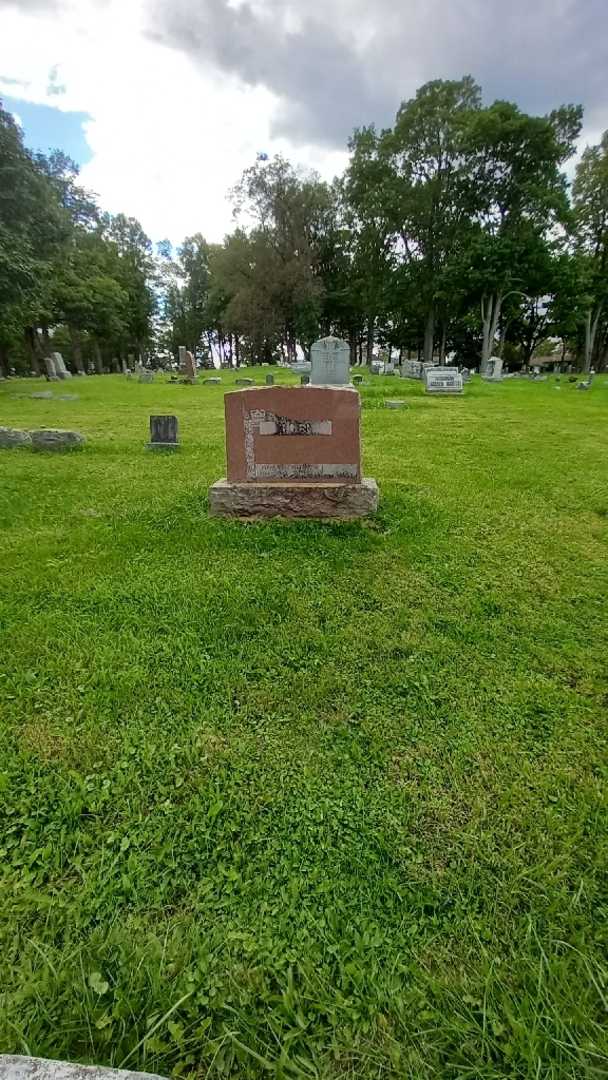 Edward Eger's grave. Photo 1