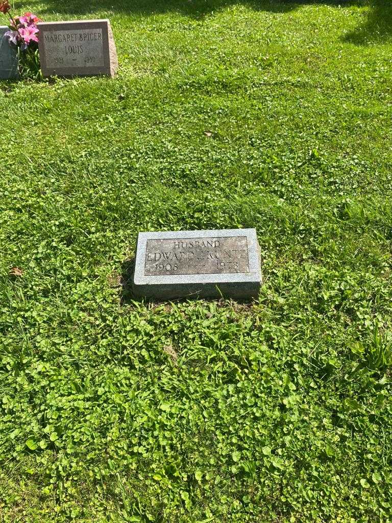 Edward J. Kuntz's grave. Photo 2