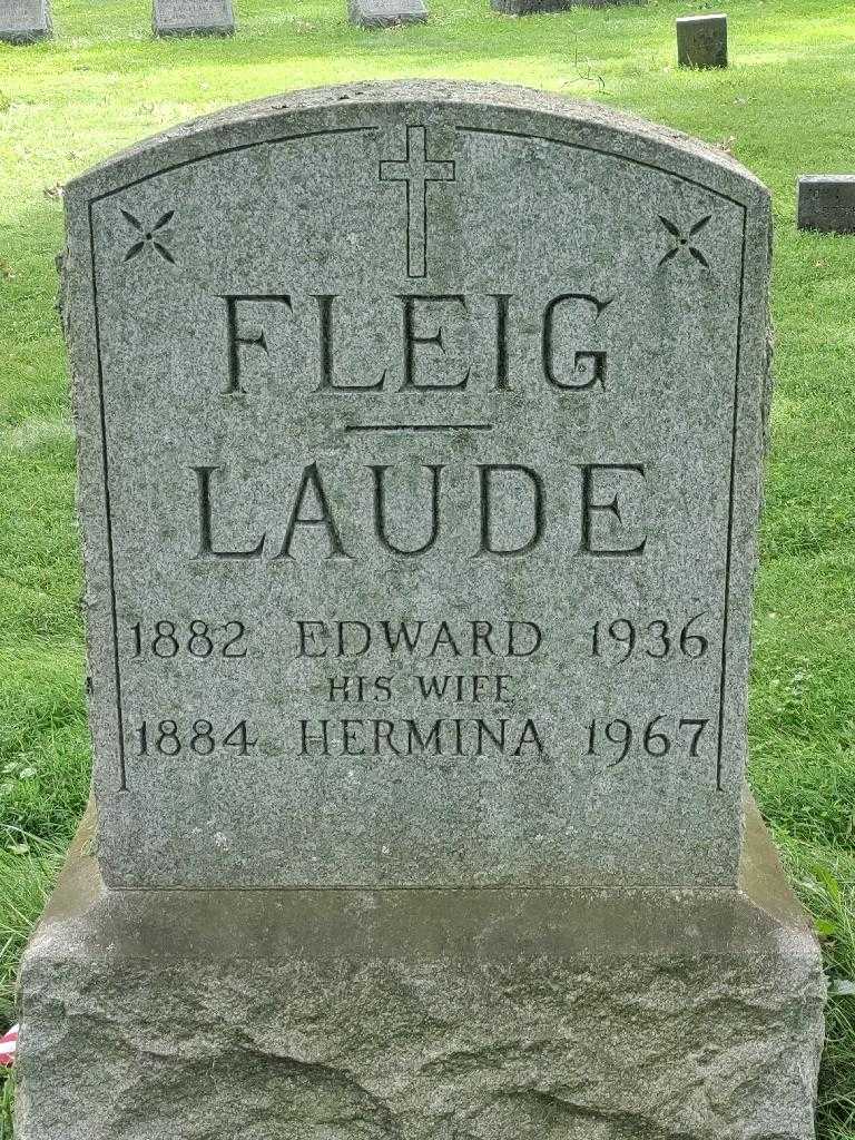 Edward E. Laude's grave. Photo 3