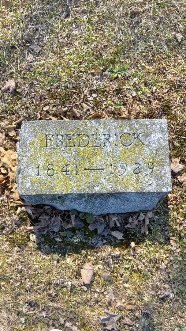 Frederick Yehling's grave. Photo 4