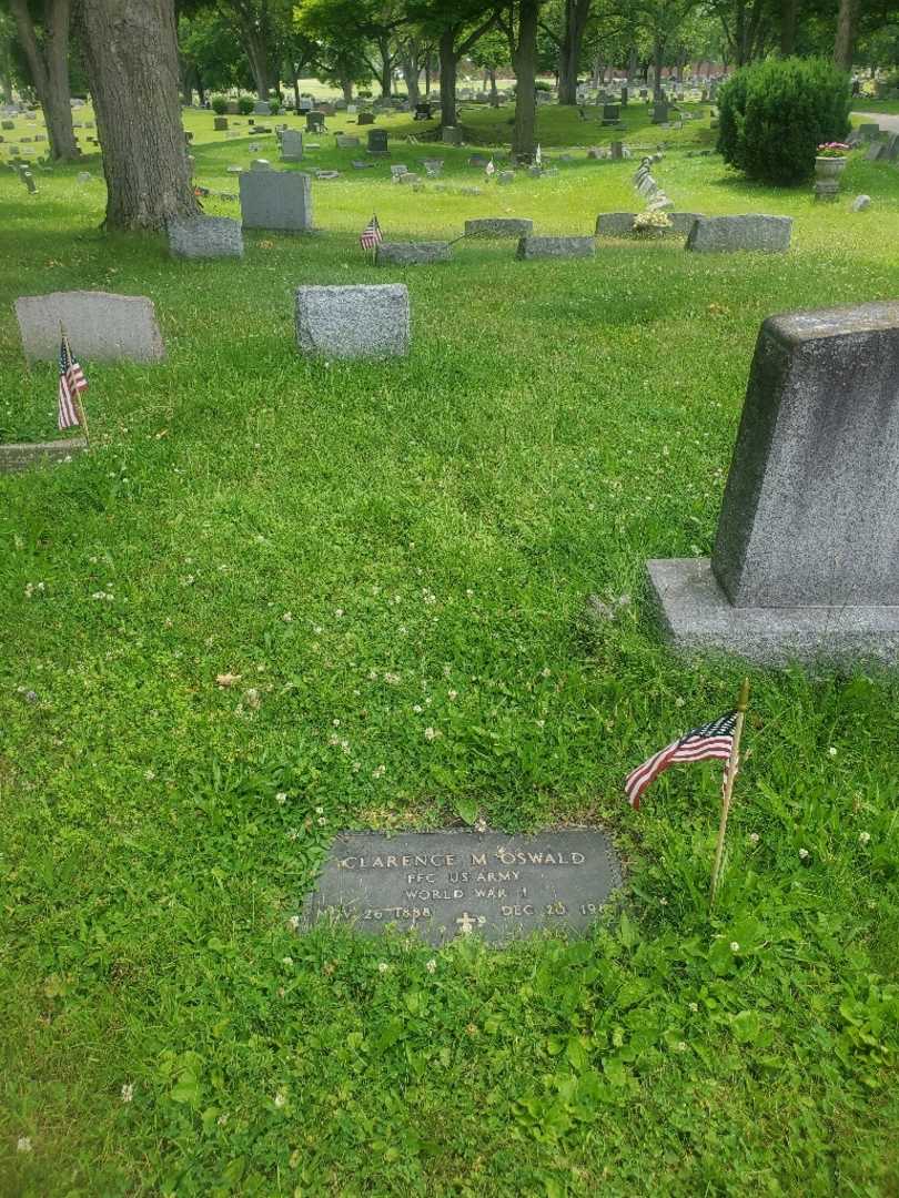 Clarence M. Oswald's grave. Photo 1