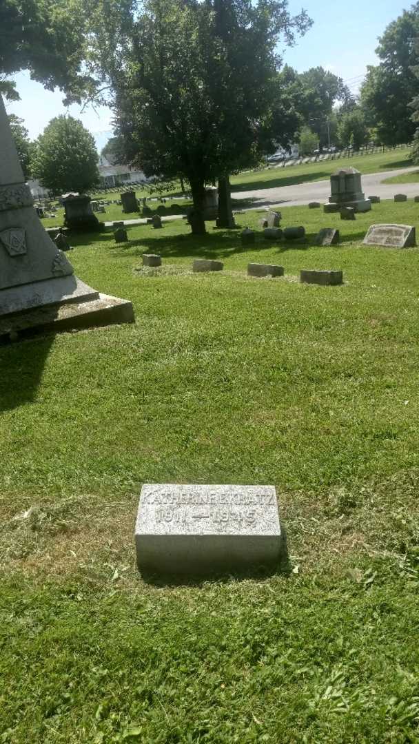 Katherine E. Kratz's grave. Photo 1