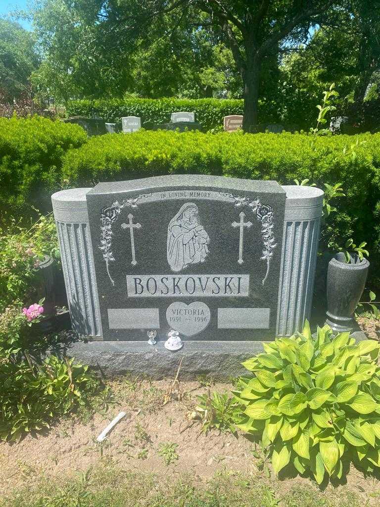 Victoria Boskovski's grave. Photo 2