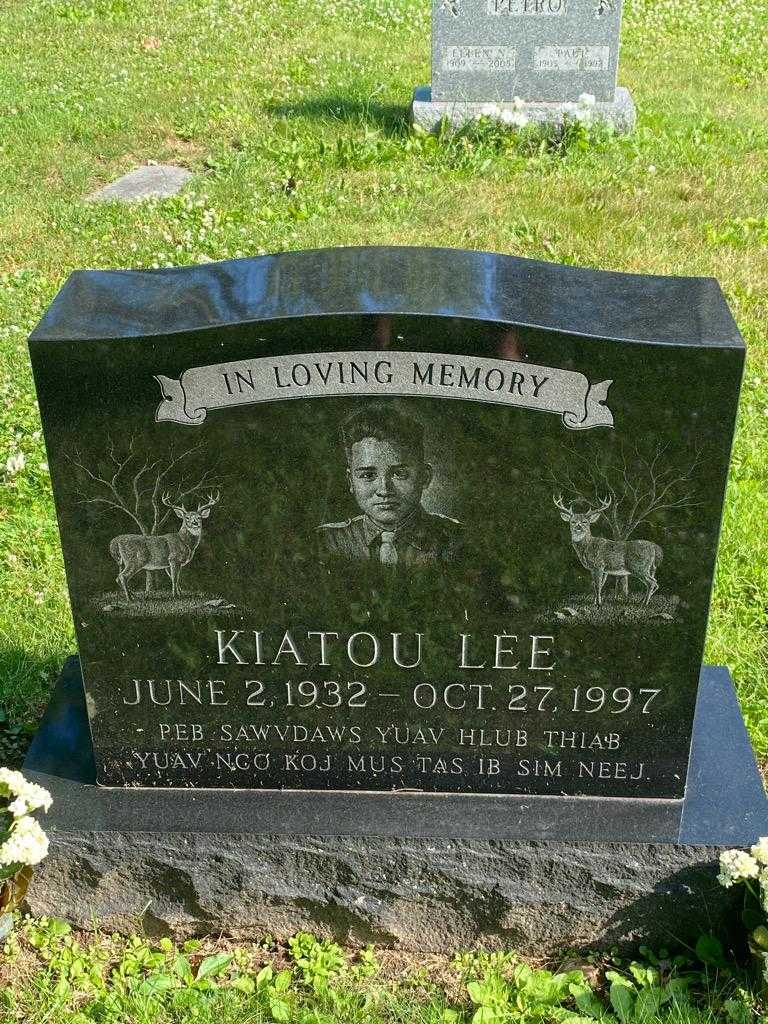 Kiatou Lee's grave. Photo 3