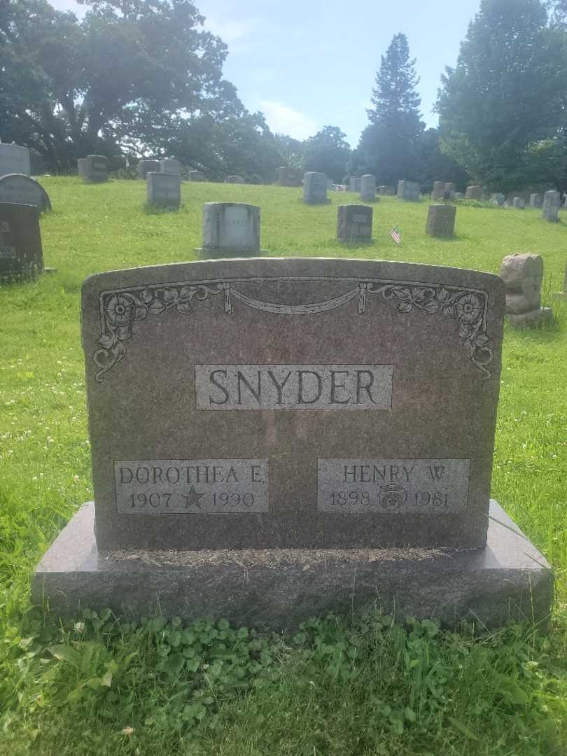 Henry W. Snyder's grave. Photo 1