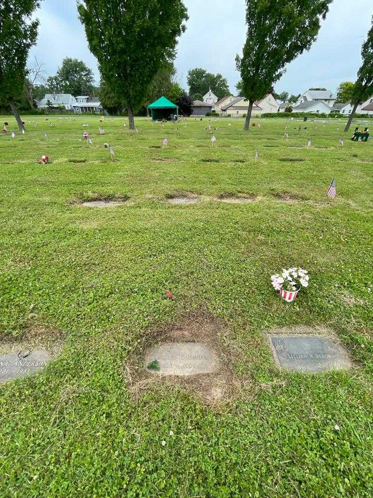 Beatrice Goldner's grave. Photo 1