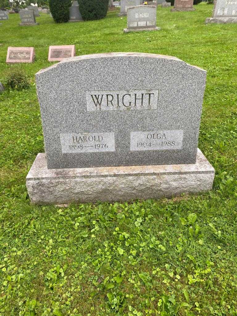 Harold Wright's grave. Photo 2