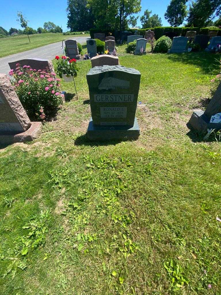Ronald L. Gerstner's grave. Photo 1