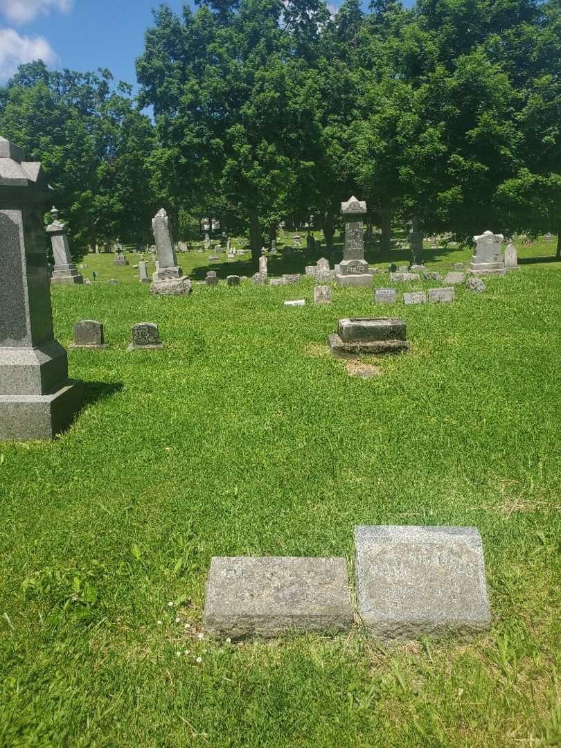 Ella Snyder's grave. Photo 1