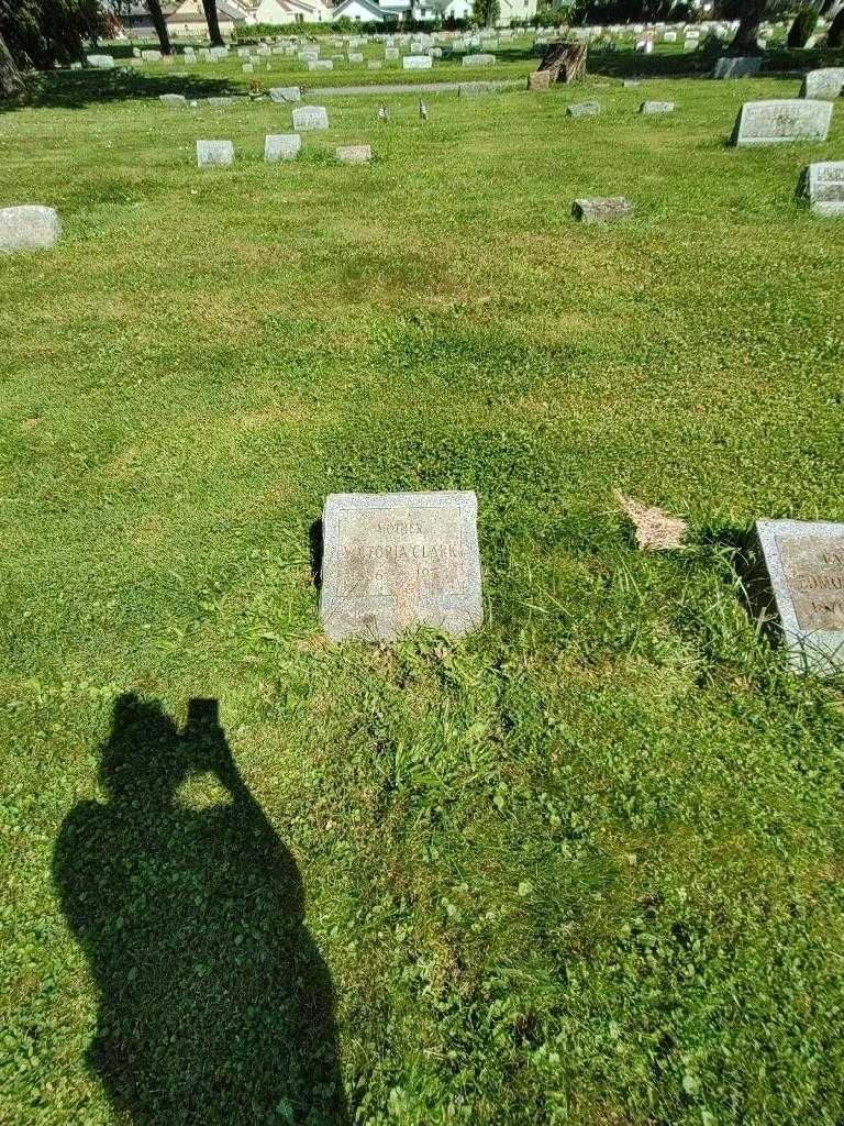 Victoria Clark's grave. Photo 1