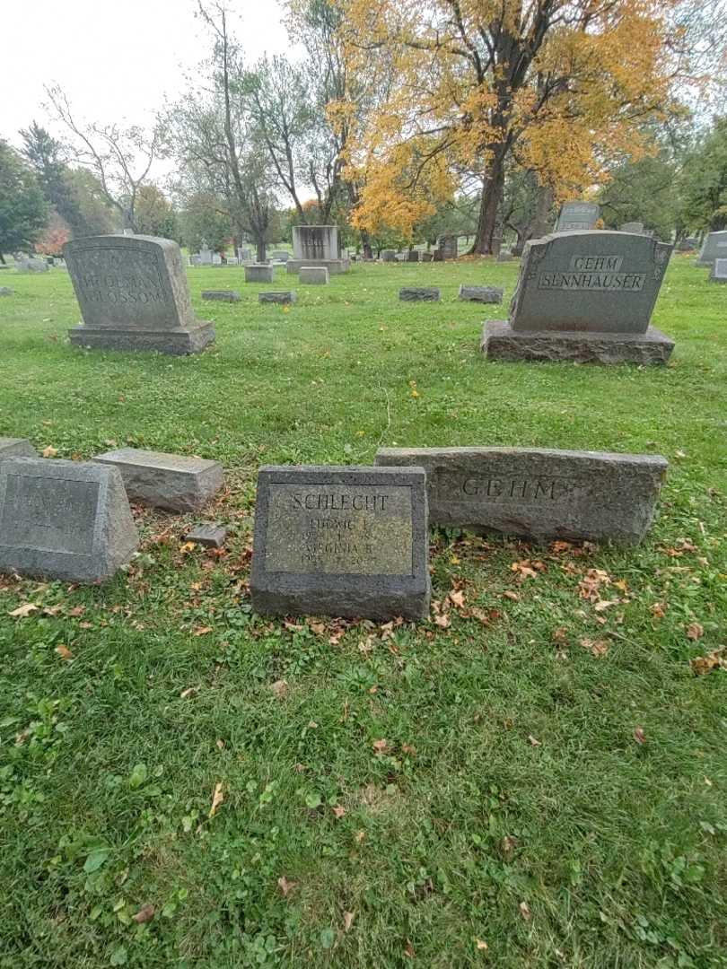 Virginia Rieth Schlecht's grave. Photo 1