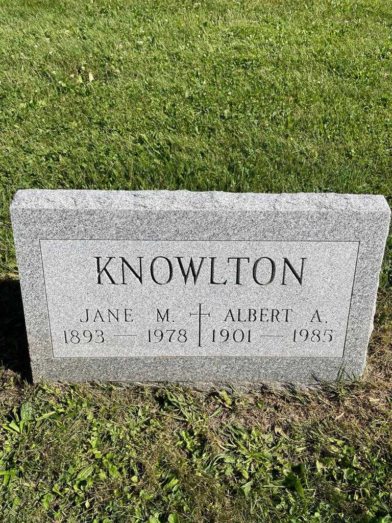 Albert Knowlton's grave. Photo 3