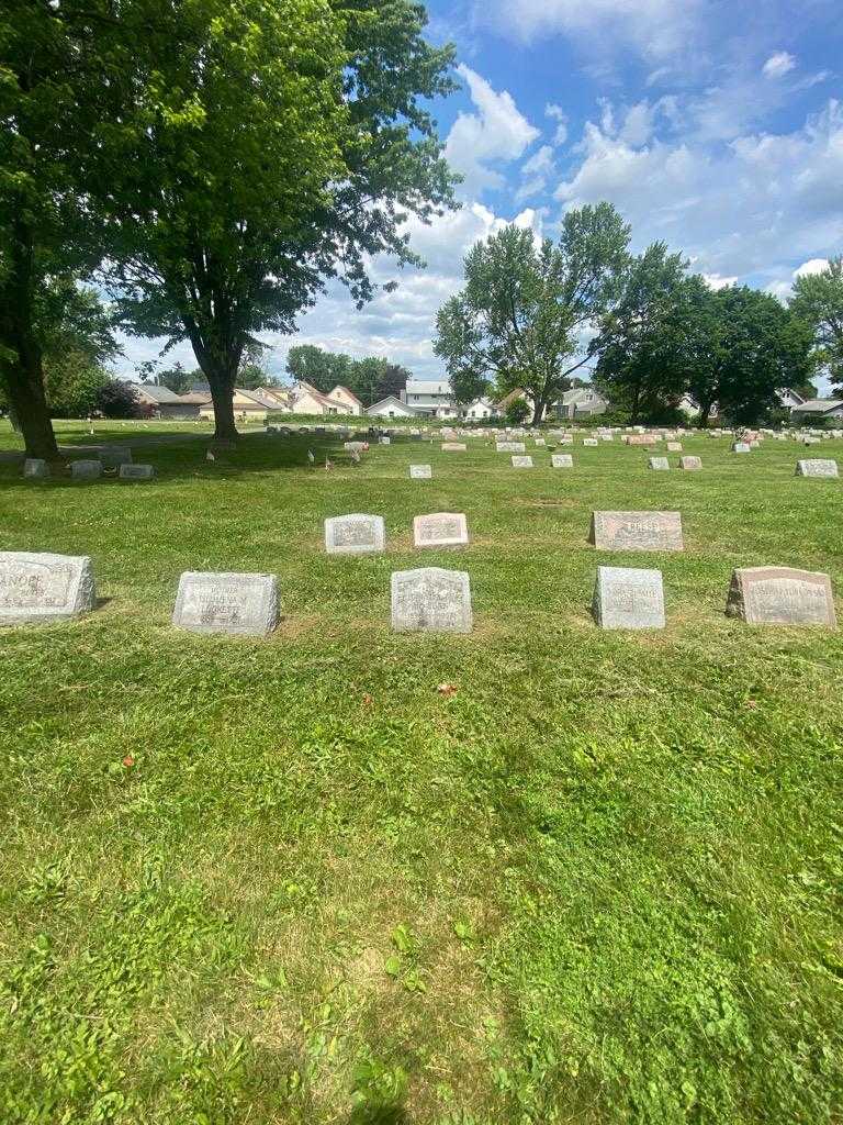 Chester G. McLean's grave. Photo 1