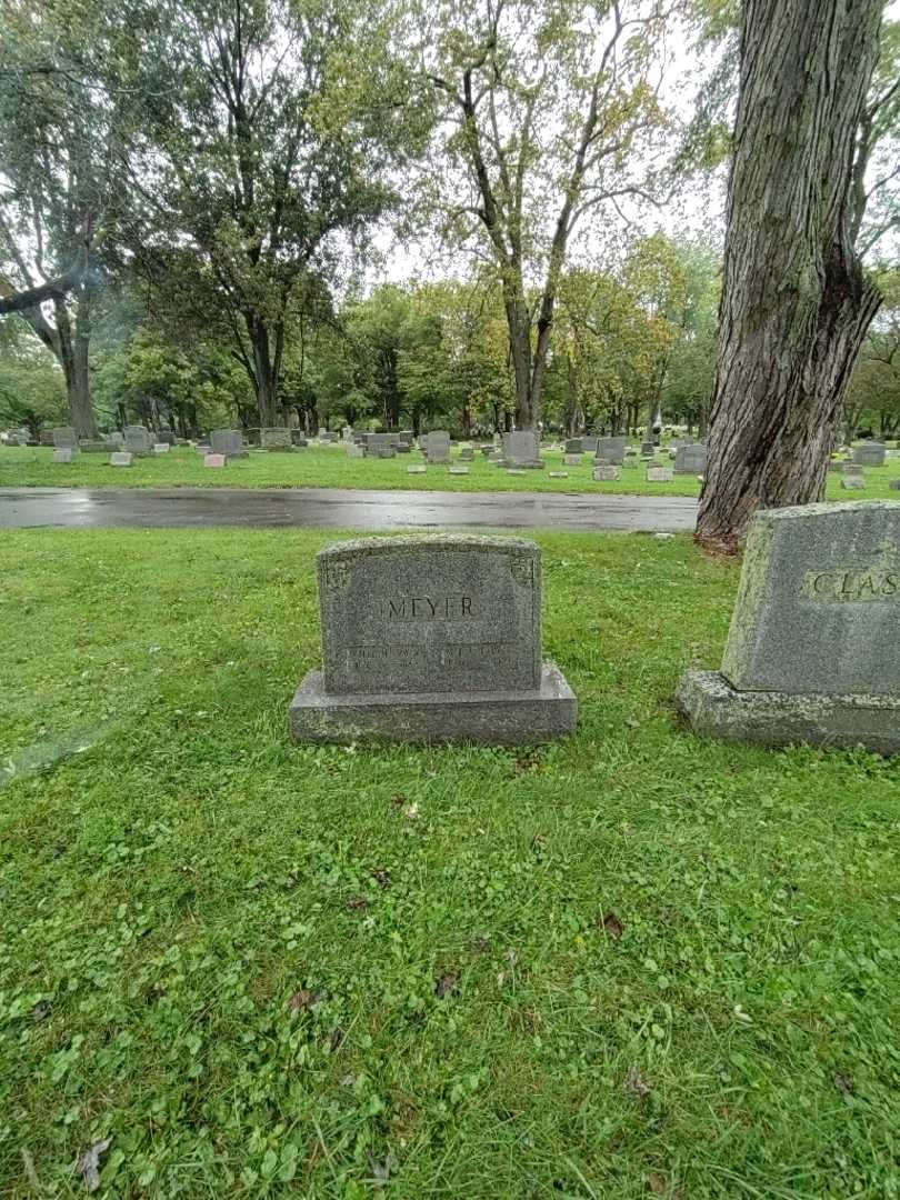 William Erwin Meyer's grave. Photo 2