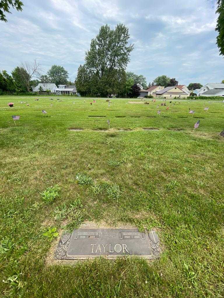 Constance B. Taylor's grave. Photo 1