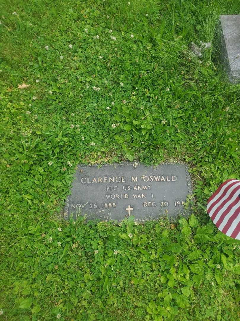 Clarence M. Oswald's grave. Photo 2