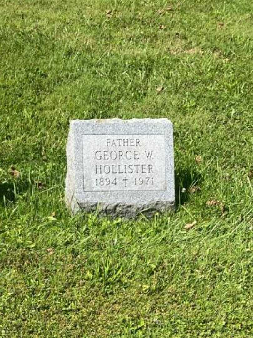 George W. Hollister's grave. Photo 3